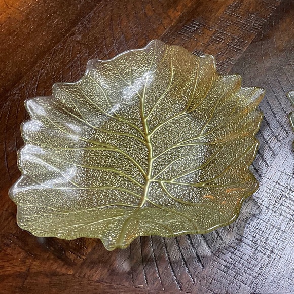 Leaf Plate - Picture 1 of 2